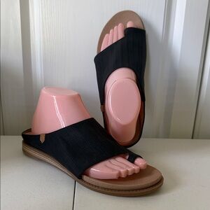 *NEW - Dr. Scholl's Island Peace Women’s Black Sandals (sz 7.5)